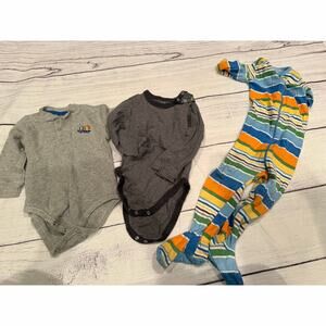 Lot of 3 12-24 months baby bodysuits/sleeper